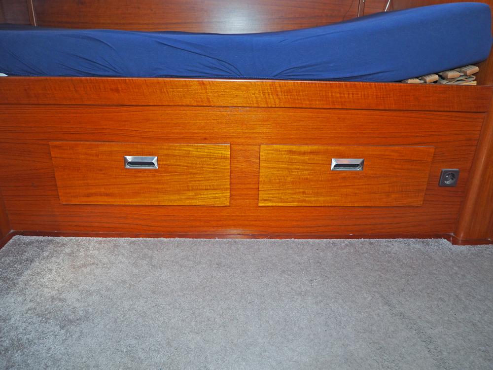 Aft cabin, Accommodation